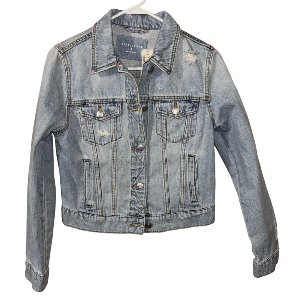 Aeropostale women’s distressed light wash denim jacket NWT (size small)